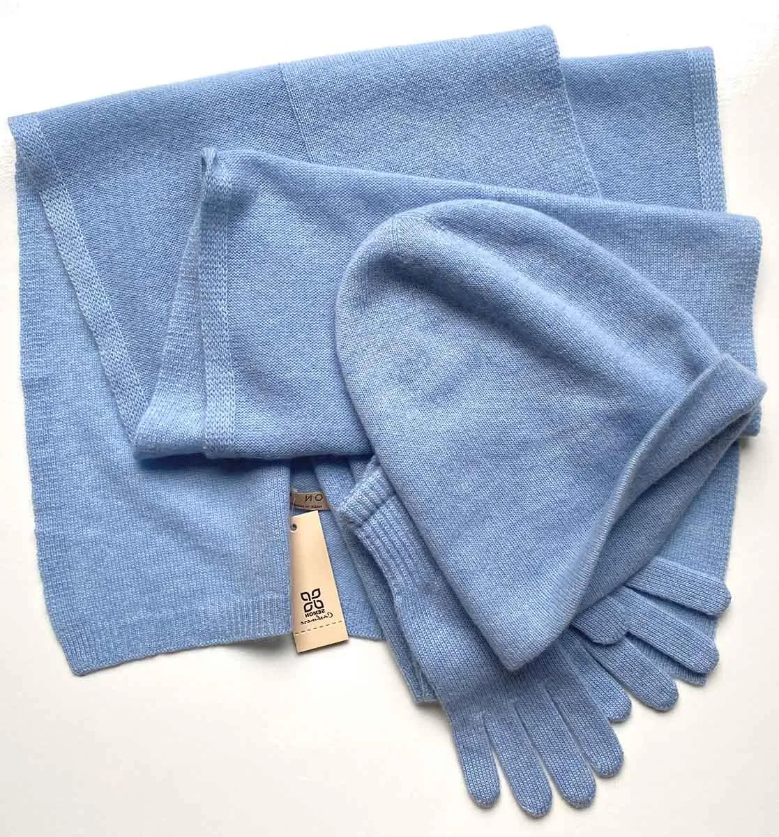 Cashmere hat, scarf and gloves set in powder blue