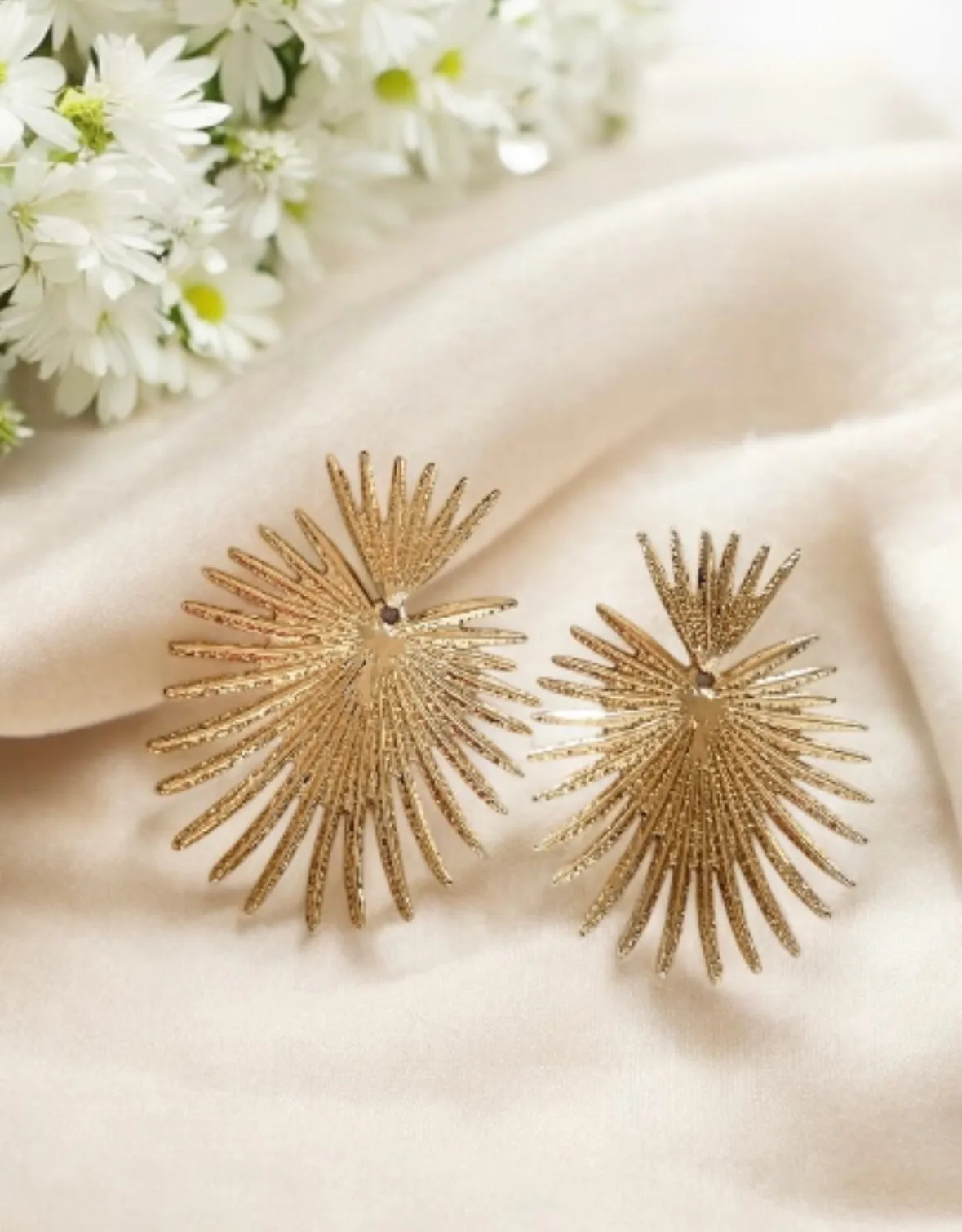 Starburst Flower petal spiky leaf Gold statement earrings | dangly drop earrings | oversize floral geometric earrings | Korean earrings